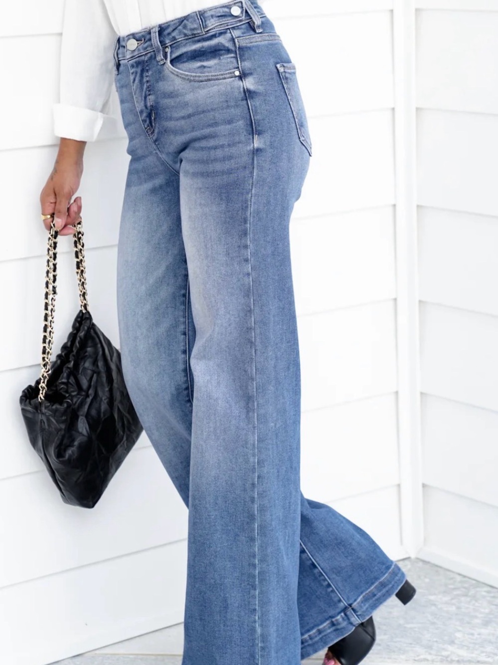 High-Rise Wide-Leg Jeans in Light Blue Denim